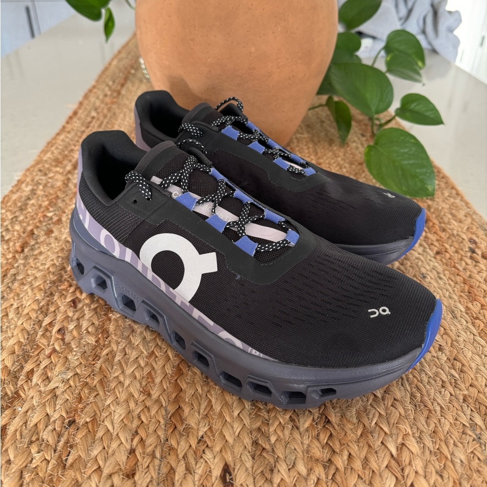 On Running Cloudmonster Women’s size 11